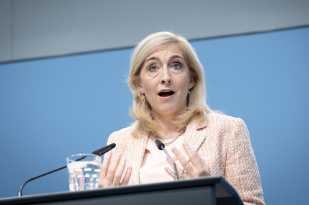 Pressestatement von Bundesgesundheitsministerin Nina Warken in Berlin