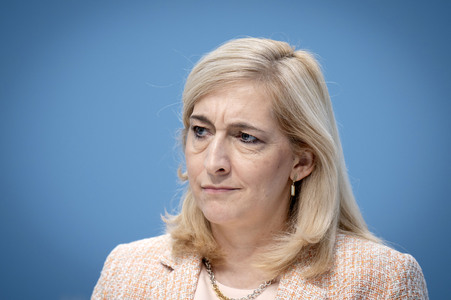 Pressestatement von Bundesgesundheitsministerin Nina Warken in Berlin