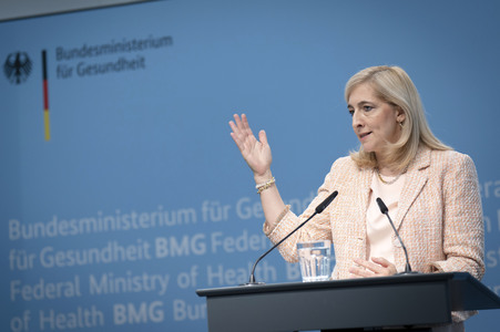 Pressestatement von Bundesgesundheitsministerin Nina Warken in Berlin