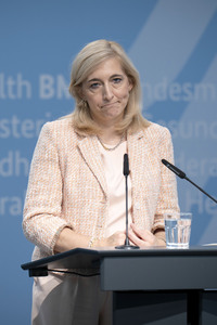Pressestatement von Bundesgesundheitsministerin Nina Warken in Berlin