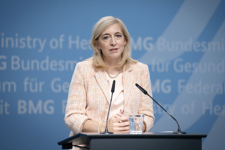 Pressestatement von Bundesgesundheitsministerin Nina Warken in Berlin