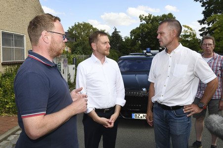 Ministerpräsident Ketschmer im Waldbrandeinsatzzentrum in Zeithain