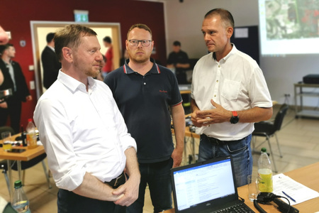 Ministerpräsident Ketschmer im Waldbrandeinsatzzentrum in Zeithain