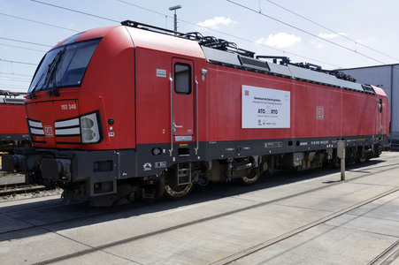 Erste automatisierte Güterzuglokomotive von DB Cargo im Testbetrieb in Köln
