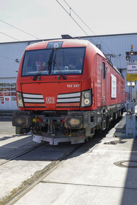 Erste automatisierte Güterzuglokomotive von DB Cargo im Testbetrieb in Köln