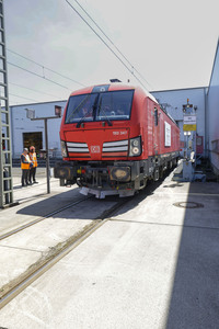 Erste automatisierte Güterzuglokomotive von DB Cargo im Testbetrieb in Köln