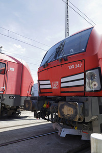 Erste automatisierte Güterzuglokomotive von DB Cargo im Testbetrieb in Köln