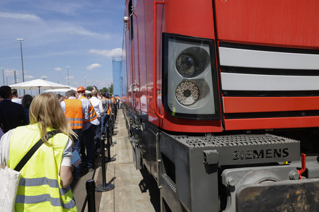 Erste automatisierte Güterzuglokomotive von DB Cargo im Testbetrieb in Köln