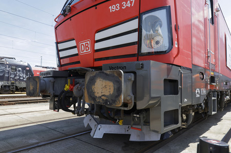 Erste automatisierte Güterzuglokomotive von DB Cargo im Testbetrieb in Köln