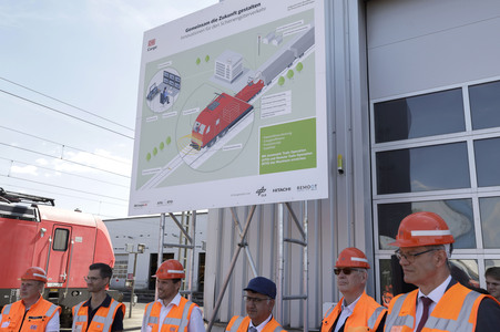 Erste automatisierte Güterzuglokomotive von DB Cargo im Testbetrieb in Köln