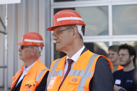 Erste automatisierte Güterzuglokomotive von DB Cargo im Testbetrieb in Köln