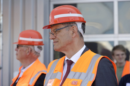 Erste automatisierte Güterzuglokomotive von DB Cargo im Testbetrieb in Köln