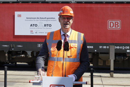 Erste automatisierte Güterzuglokomotive von DB Cargo im Testbet