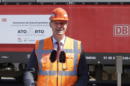 Erste automatisierte Güterzuglokomotive von DB Cargo im Testbet