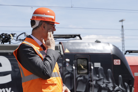 Erste automatisierte Güterzuglokomotive von DB Cargo im Testbetrieb in Köln