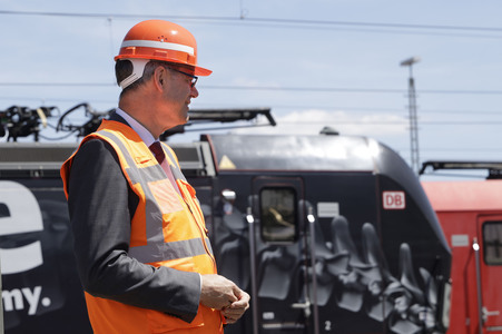 Erste automatisierte Güterzuglokomotive von DB Cargo im Testbet