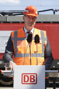 Erste automatisierte Güterzuglokomotive von DB Cargo im Testbet