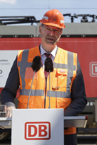 Erste automatisierte Güterzuglokomotive von DB Cargo im Testbet