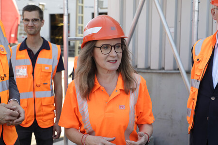 Erste automatisierte Güterzuglokomotive von DB Cargo im Testbetrieb in Köln