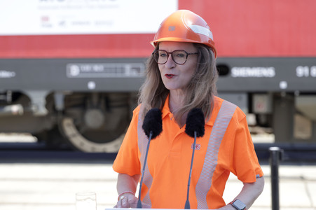 Erste automatisierte Güterzuglokomotive von DB Cargo im Testbetrieb in Köln