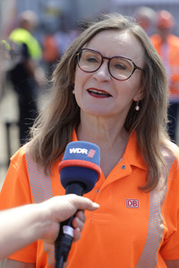 Erste automatisierte Güterzuglokomotive von DB Cargo im Testbetrieb in Köln