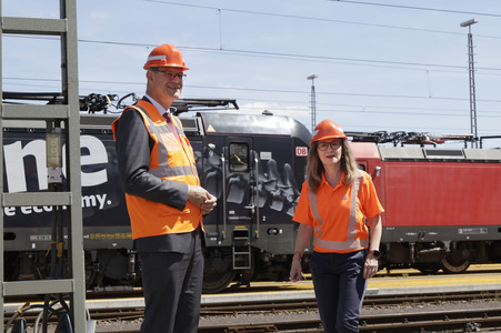 Erste automatisierte Güterzuglokomotive von DB Cargo im Testbet