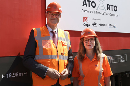 Erste automatisierte Güterzuglokomotive von DB Cargo im Testbet