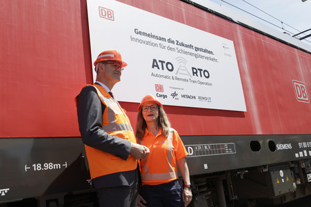 Erste automatisierte Güterzuglokomotive von DB Cargo im Testbetrieb in Köln