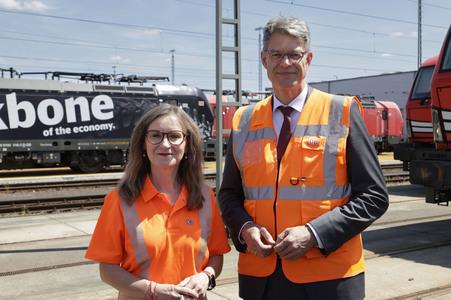 Erste automatisierte Güterzuglokomotive von DB Cargo im Testbet