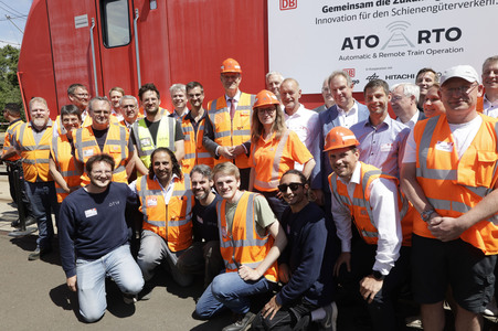 Erste automatisierte Güterzuglokomotive von DB Cargo im Testbetrieb in Köln