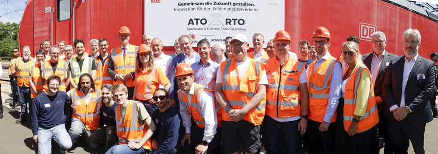 Erste automatisierte Güterzuglokomotive von DB Cargo im Testbetrieb in Köln