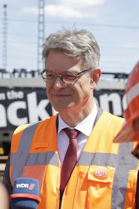 Erste automatisierte Güterzuglokomotive von DB Cargo im Testbetrieb in Köln