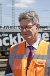 Erste automatisierte Güterzuglokomotive von DB Cargo im Testbet