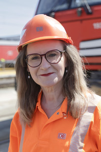 Erste automatisierte Güterzuglokomotive von DB Cargo im Testbetrieb in Köln