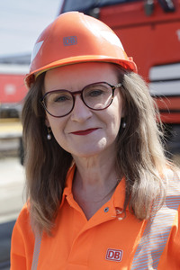 Erste automatisierte Güterzuglokomotive von DB Cargo im Testbetrieb in Köln