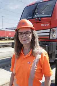 Erste automatisierte Güterzuglokomotive von DB Cargo im Testbetrieb in Köln