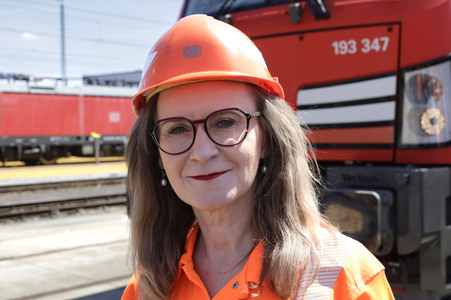 Erste automatisierte Güterzuglokomotive von DB Cargo im Testbetrieb in Köln