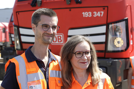 Erste automatisierte Güterzuglokomotive von DB Cargo im Testbetrieb in Köln