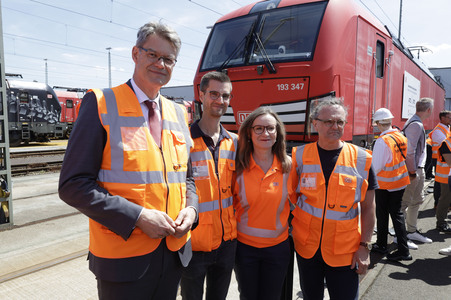 Erste automatisierte Güterzuglokomotive von DB Cargo im Testbetrieb in Köln