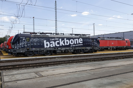 Erste automatisierte Güterzuglokomotive von DB Cargo im Testbetrieb in Köln