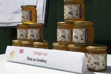 Erste automatisierte Güterzuglokomotive von DB Cargo im Testbetrieb in Köln