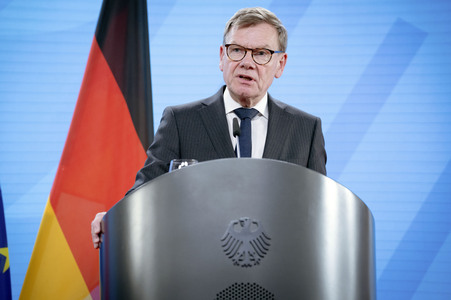 Pressekonferenz des chinesischen Außenministers und des deutschen Außenministers in Berlin