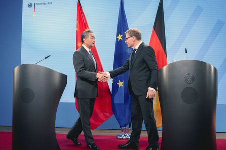Pressekonferenz des chinesischen Außenministers und des deutschen Außenministers in Berlin
