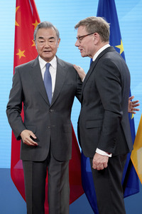 Pressekonferenz des chinesischen Außenministers und des deutschen Außenministers in Berlin