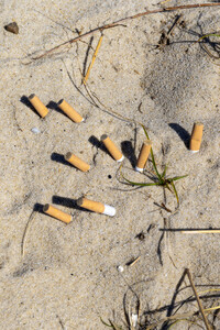 Symbolfoto Rauchverbot am Strand