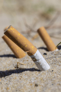 Symbolfoto Rauchverbot am Strand