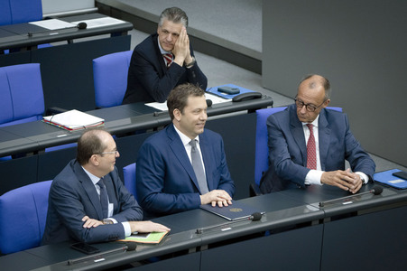 16. Sitzung des Deutschen Bundestages in Berlin