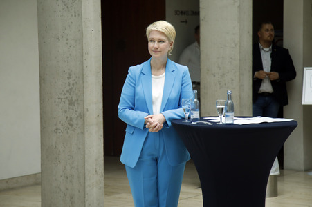 Pressekonferenz von Carsten Schneider mit Manuela Schwesig und Till Backhaus in Berlin