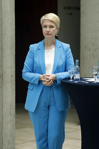 Pressekonferenz von Carsten Schneider mit Manuela Schwesig und Till Backhaus in Berlin