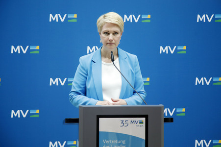 Pressekonferenz von Carsten Schneider mit Manuela Schwesig und Till Backhaus in Berlin
